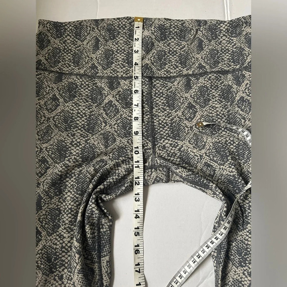 Athleta women’s Ultimate 7/8 Tight leggings L - Picture 8 of 9